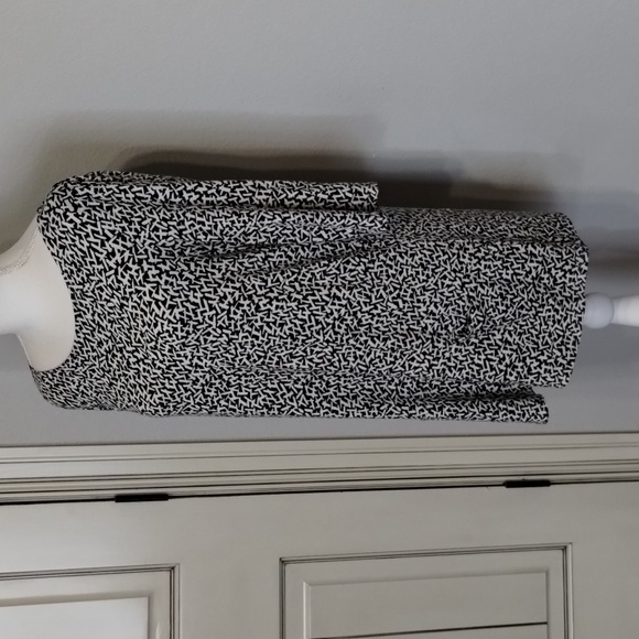 J. Jill Top Missy Medium Black and White Print Long Top with pockets Stretch - Picture 3 of 10